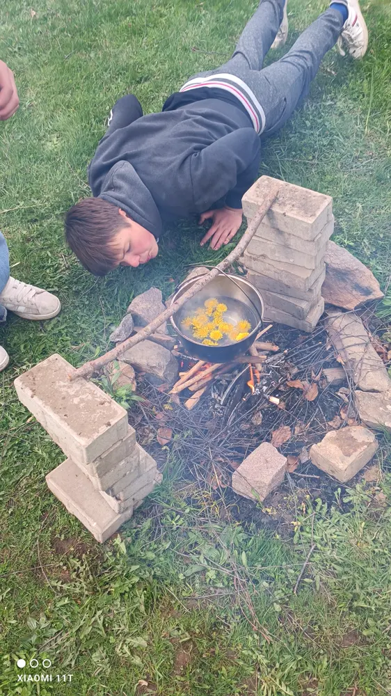 Vaření na ohni na výpravě
